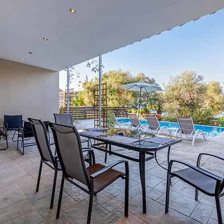 Deja Blue & Pool House, By Estia