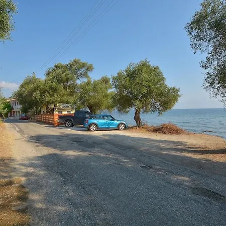 Villa Deja Blue & Pool House, By Estia