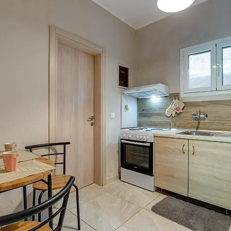 Deja Blue & Pool House, By Estia Villa *