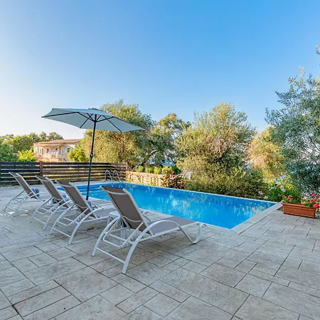 Deja Blue & Pool House, By Estia *