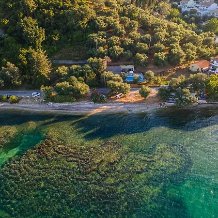 Deja Blue & Pool House, By Estia Villa *