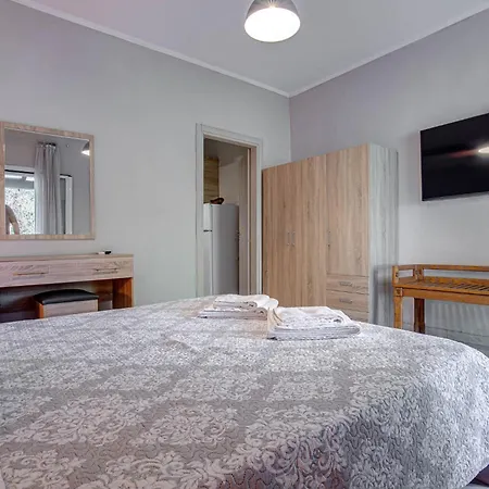 Deja Blue & Pool House, By Estia