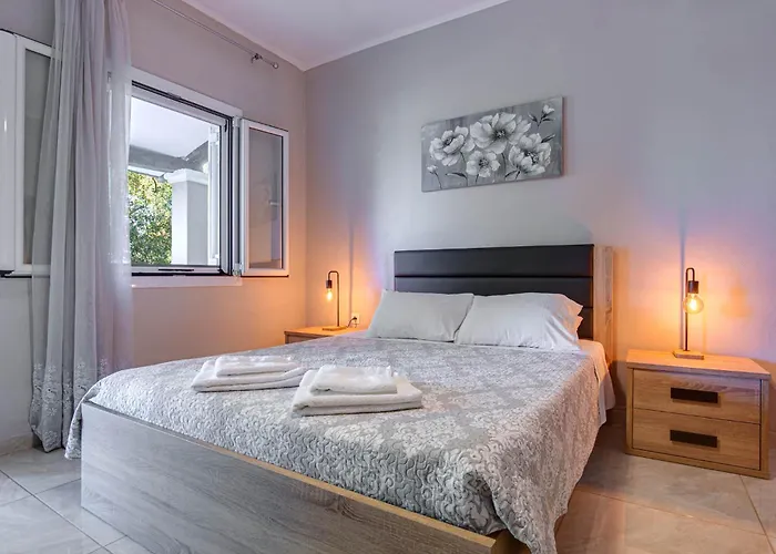 Deja Blue & Pool House, By Estia *