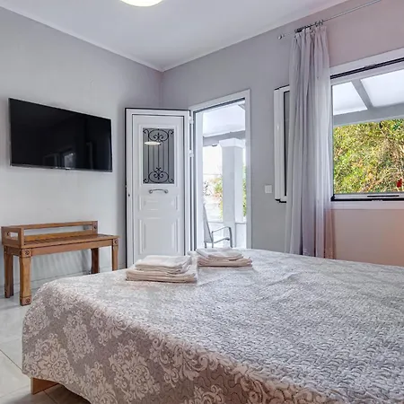 Deja Blue & Pool House, By Estia * Kato Spilaion