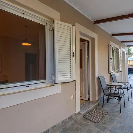 Deja Blue & Pool House, By Estia Vila