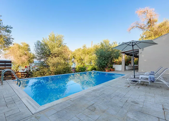 Deja Blue & Pool House, By Estia فيلة